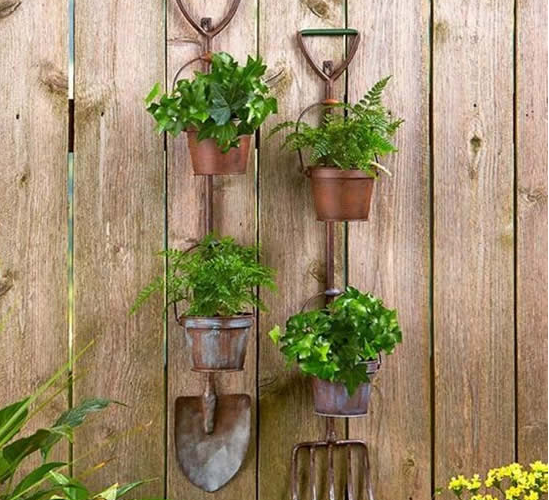 Upcycling ideas for a vintage garden accent using discarded objects